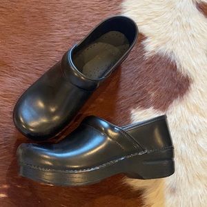 Dansko professional black clogs. Size 38. Worn once.